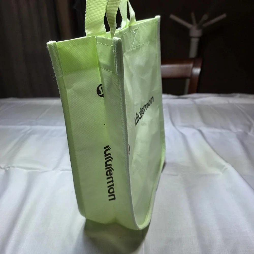 Lululemon Recycled Shopping Tote Reusable Bag ‎ lime green snap Small 12